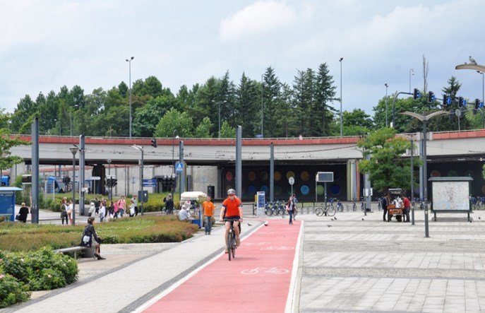 PAS: Albo lepsza komunikacja zbiorowa, albo samochód