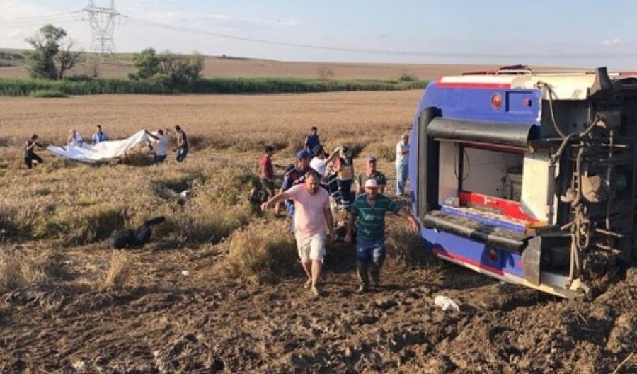 Katastrofa kolejowa w Turcji. Kilkanaście osób nie żyje Katastrofa kolejowa w Turcji. Kilkanaście osób nie żyje