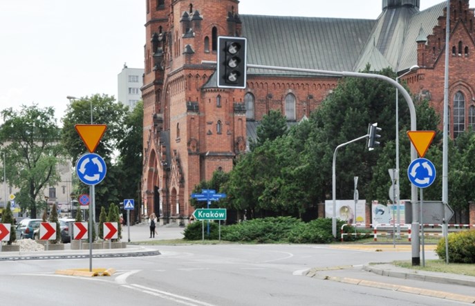 Tarnów: Tymczasowe ronda wygrały z sygnalizacją świetlną