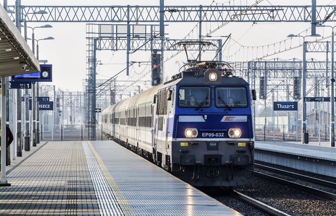 Ministerstwo sprawdza, czy da się jeździć 160 km/h bez ETCS i z jednym maszynistą