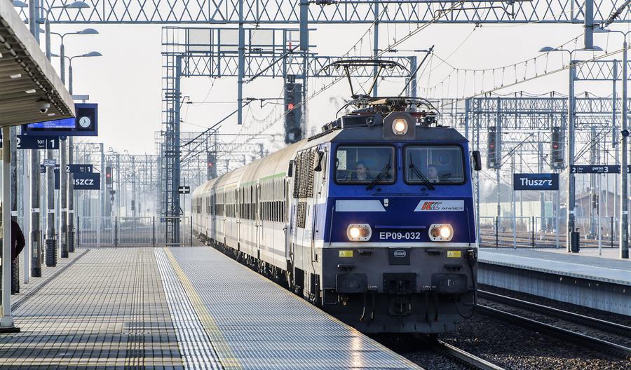 Ministerstwo sprawdza, czy da się jeździć 160 km/h bez ETCS i z jednym maszynistą Ministerstwo sprawdza, czy da się jeździć 160 km/h bez ETCS i z jednym maszynistą