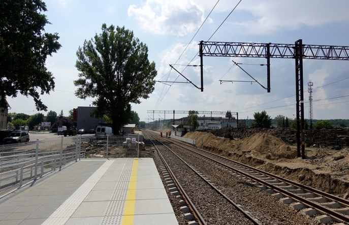 Modernizacja stacji Chodzież odsunęła peron o 200 metrów od świeżo wyremontowanego dworca