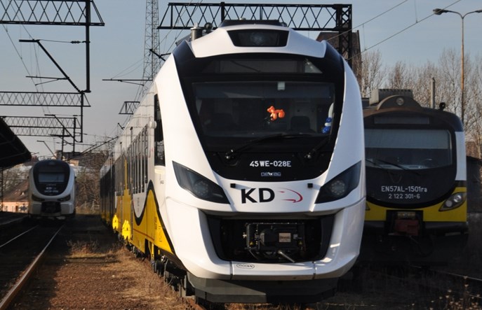 Newag składa ofertą na spalinowe i elektryczne zespoły trakcyjne dla KD