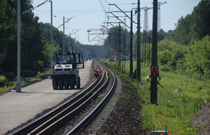 MI: W grudniu 2018 r. ma być czynny jeden tor między Dęblinem a Pilawą