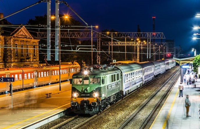 Udane wakacje zatrzymały spadkowy trend w kolei pasażerskiej