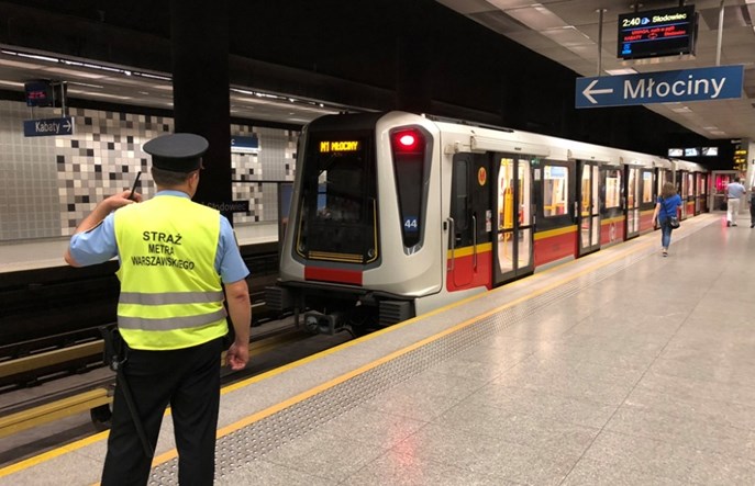 Dlaczego z peronów niemal zniknęła Straż Metra Warszawskiego? Nowy „plan ochrony”