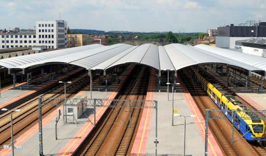PKP Telkol będzie wygłaszać komunikaty na stacjach? Ma konkurencję PKP Telkol będzie wygłaszać komunikaty na stacjach? Ma konkurencję