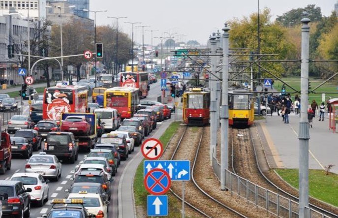 Mieszkańcy Warszawy tracą tydzień z roku w korkach