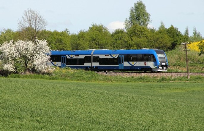 Z Ostrołęki na Mazury: Do Chorzel przetarg, dalej prędkość zero