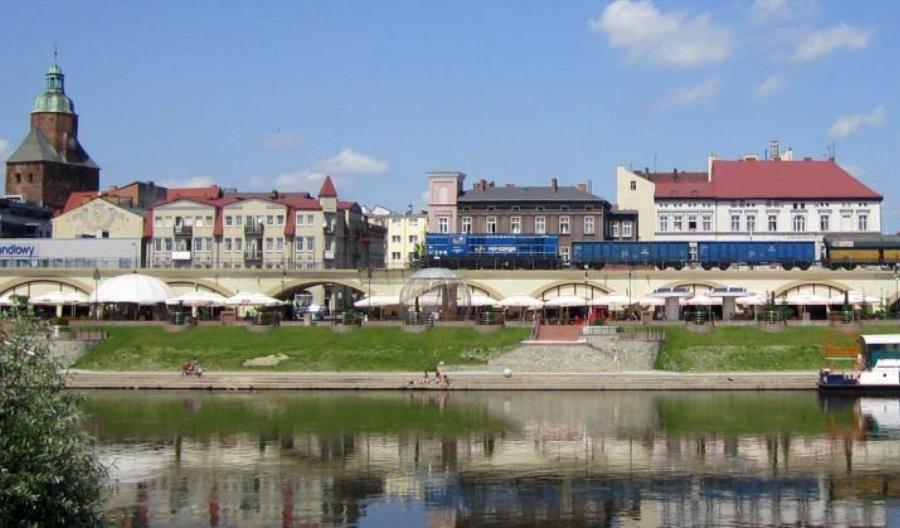 Szereg uwag do nowej Strategii Rozwoju Transportu. TIRy dalej będą wygrywać z koleją? Szereg uwag do nowej Strategii Rozwoju Transportu. TIRy dalej będą wygrywać z koleją?