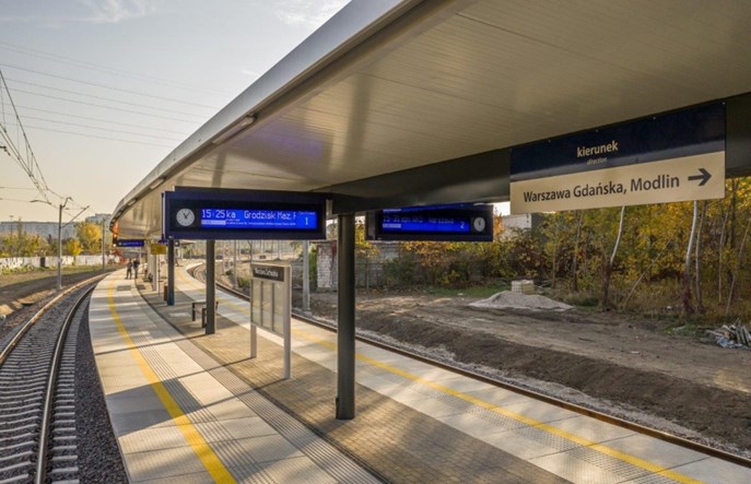 Co z budową informacji pasażerskiej na stacjach?