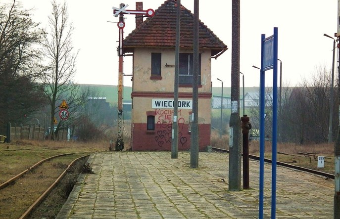 Remont nieużywanej nastawni w Więcborku. Jest zabytkowa