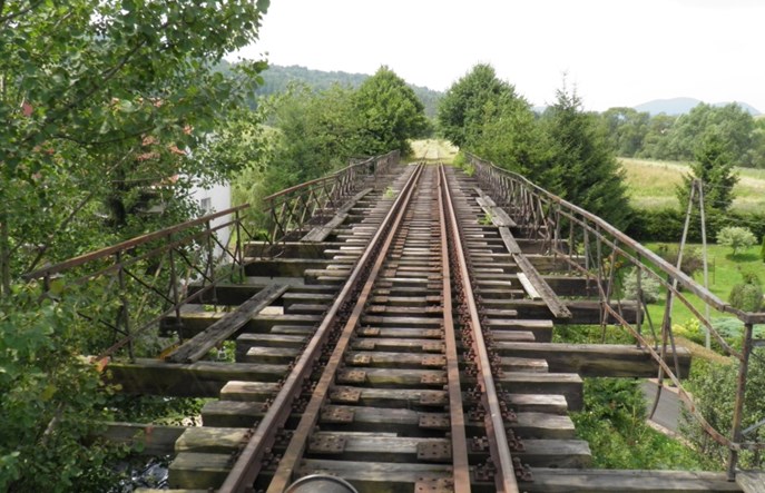 PLK z umową na rewitalizację górskiej linii ze Świdnicy do Jedliny-Zdroju