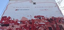 Mural PKP Intercity na 100-lecie niepodległości na warszawskim Solcu