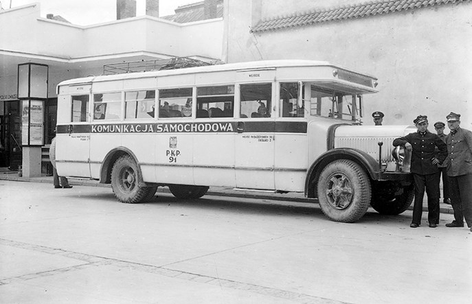 Jak kolej tworzyła połączenia autobusowe w niepodległej Polsce
