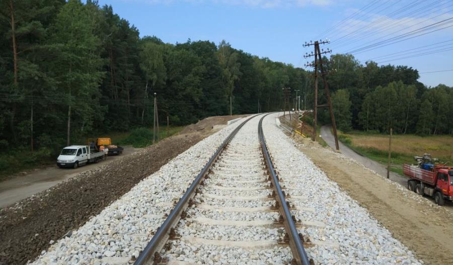 Rewitalizacja linii kolejowej Opole – Nysa zbliża się do półmetka Rewitalizacja linii kolejowej Opole – Nysa zbliża się do półmetka