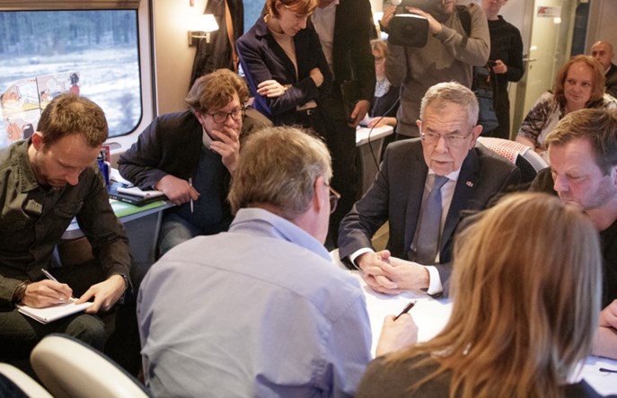 Prezydent Austrii pojechał na Szczyt Klimatyczny pociągiem. Nie było jego wagonu