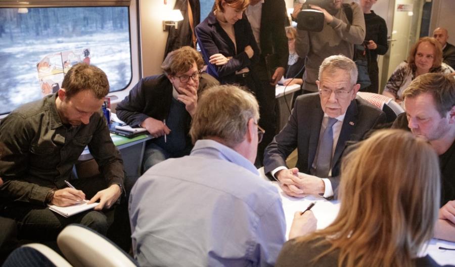 Prezydent Austrii pojechał na Szczyt Klimatyczny pociągiem. Nie było jego wagonu Prezydent Austrii pojechał na Szczyt Klimatyczny pociągiem. Nie było jego wagonu