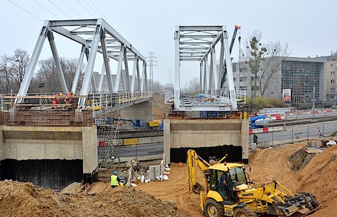PLK rozluźnia wymogi finansowe, żeby zachęcić mniejszych wykonawców