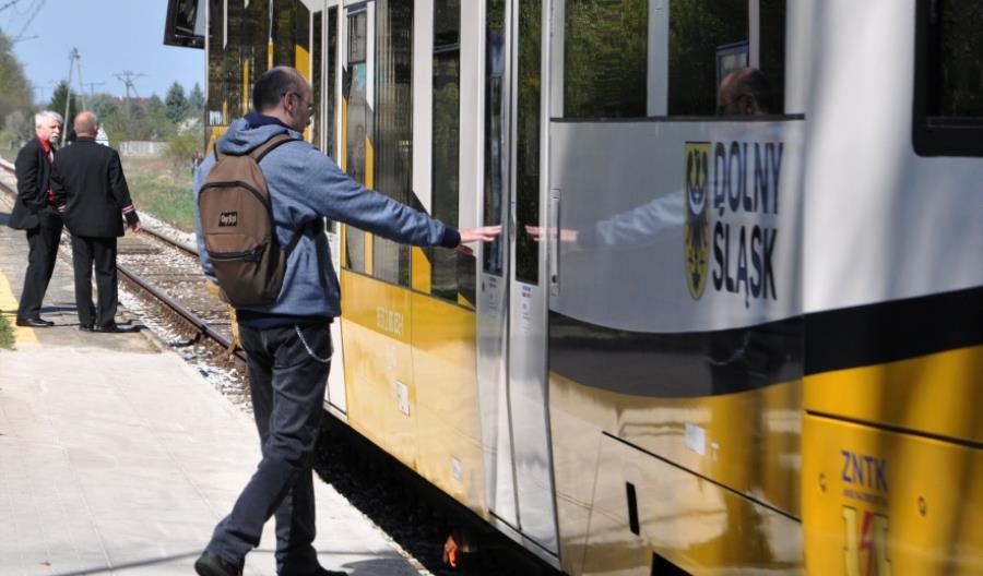 PKP SA przekazało linię Dzierżoniów – Bielawa w ręce dolnośląskiego samorządu PKP SA przekazało linię Dzierżoniów – Bielawa w ręce dolnośląskiego samorządu