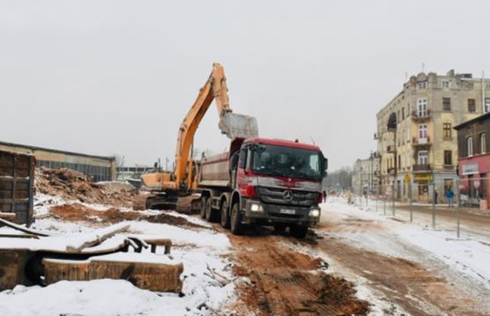 Łódź: Dąbrowskiego – znika przeszkoda do wydzielenia torowiska