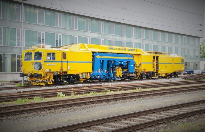 PLK kupuje nowoczesne podbijarki Plasser & Theurer