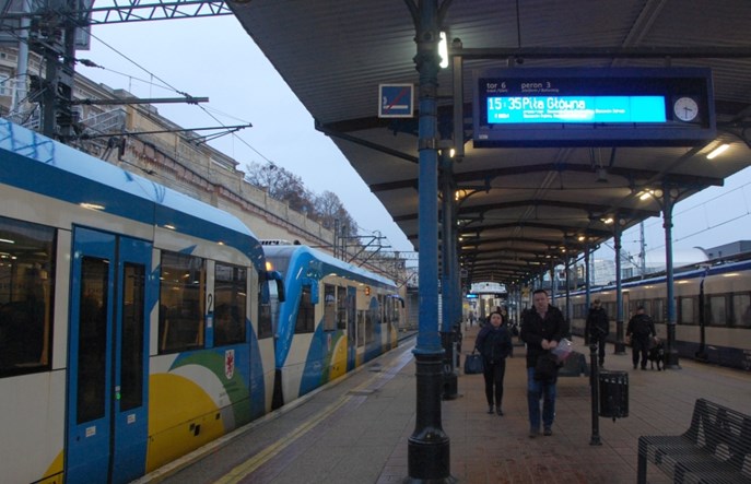 PLK wymienia 6-letnie wyświetlacze KZŁ w Szczecinie Głównym. Nowe będą z KZŁ 