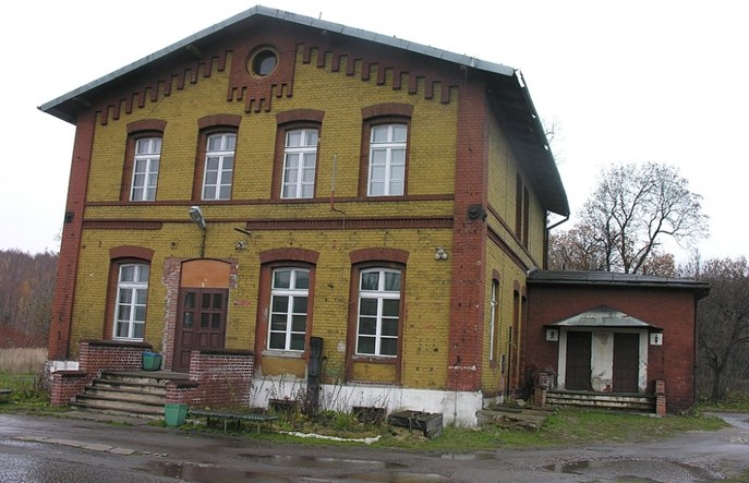 Wałbrzych Fabryczny: „Kamieńczyk” przystaje, ale nie dla pasażerów