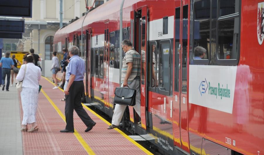 Ilu pasażerów przewiozła polska kolej w 2018 roku? Weź udział w konkursie UTK Ilu pasażerów przewiozła polska kolej w 2018 roku? Weź udział w konkursie UTK
