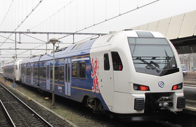 Holendrzy wjadą nowymi Flirtami do Niemiec na holenderskim „Wspólnym Bilecie”