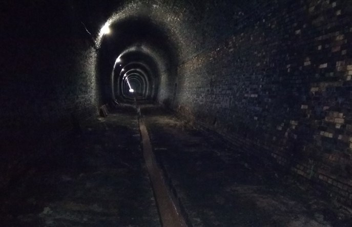 Tunel kolejowy między Wałbrzychem a Kłodzkiem zamknięty przynajmniej do lata 2019