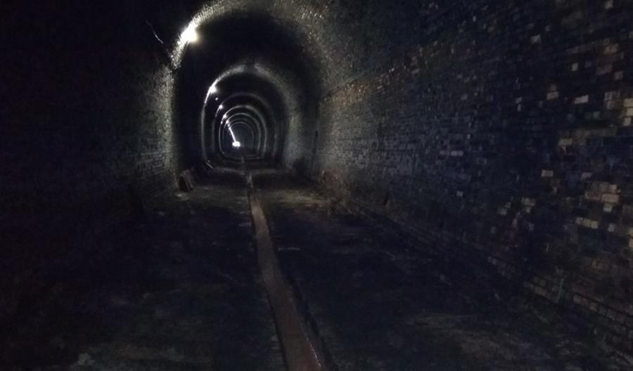 Tunel kolejowy między Wałbrzychem a Kłodzkiem zamknięty przynajmniej do lata 2019