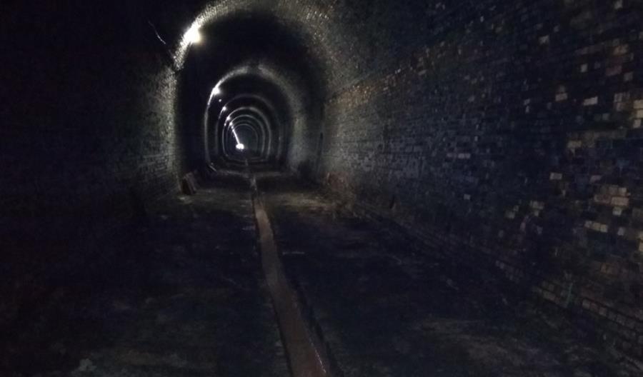 Tunel kolejowy między Wałbrzychem a Kłodzkiem zamknięty przynajmniej do lata 2019 Tunel kolejowy między Wałbrzychem a Kłodzkiem zamknięty przynajmniej do lata 2019