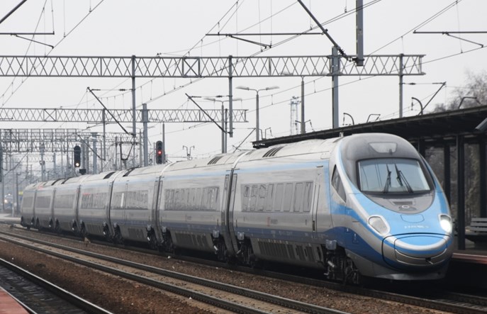 Letnie postoje ekspresów i Pendolino w Sławnie?
