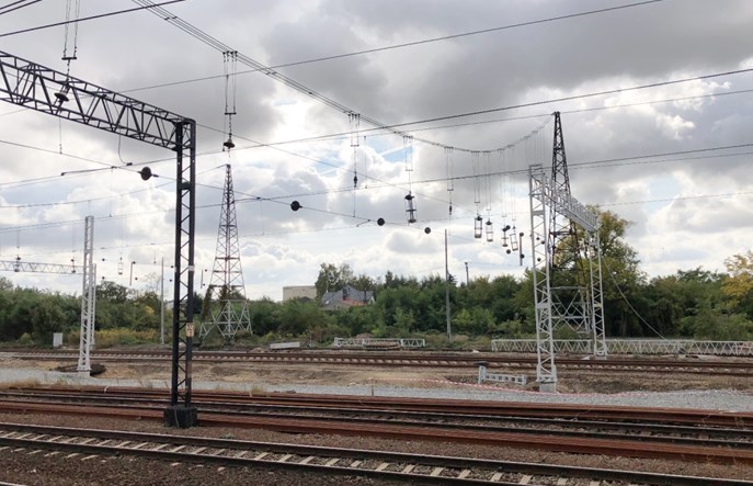 W Kutnie zniknie charakterystyczne podwieszenie sieci do masztów