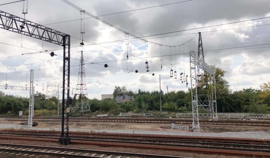W Kutnie zniknie charakterystyczne podwieszenie sieci do masztów W Kutnie zniknie charakterystyczne podwieszenie sieci do masztów
