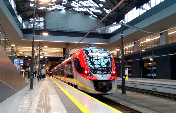 ŁKA z dofinansowaniem rozbudowy Flirtów i nowymi trasami