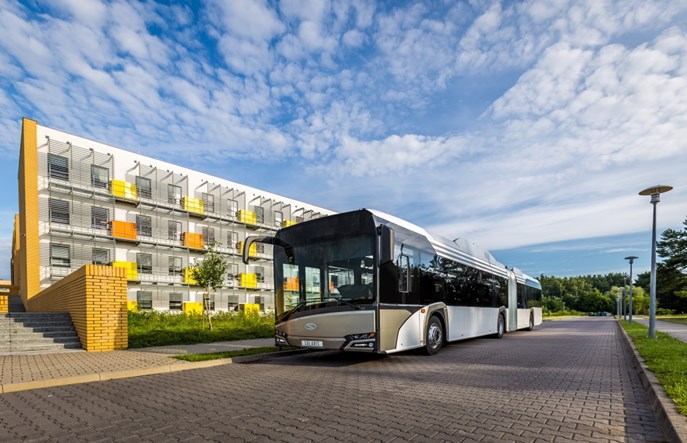 Berlin zamawia przegubowe elektrobusy Solarisa