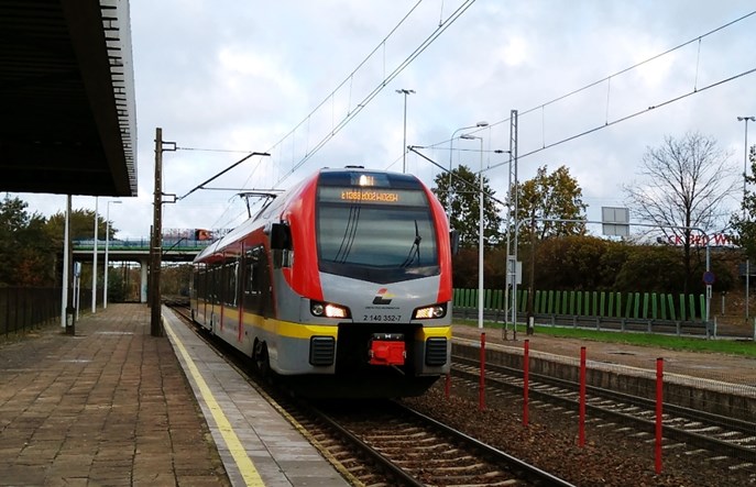 Łódź: Będą przystanki tramwajowe nad peronami kolejowymi na Żabieńcu?