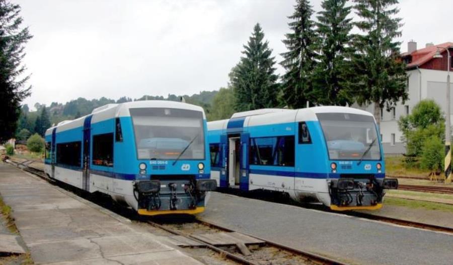 Czechy. Pociąg bez maszynisty, z pasażerami w środku, zbiegł 6 kilometrów Czechy. Pociąg bez maszynisty, z pasażerami w środku, zbiegł 6 kilometrów