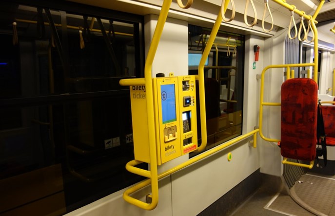 Warszawa: Ruszył montaż 583 biletomatów w tramwajach