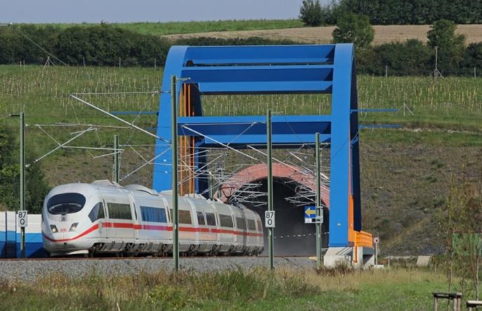 Powstanie trasa KDP z Hanoweru do Bielefeld