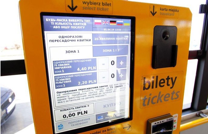Warszawa. W biletomatach już jest język ukraiński