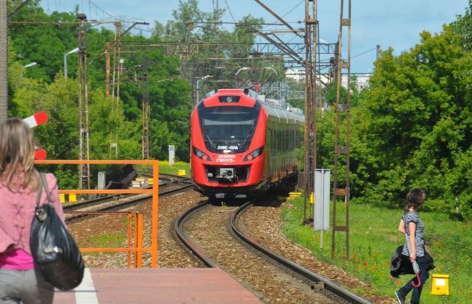 Niełatwo jeździć koleją po Warszawie