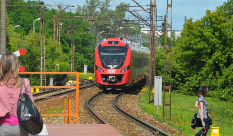 Niełatwo jeździć koleją po Warszawie Niełatwo jeździć koleją po Warszawie