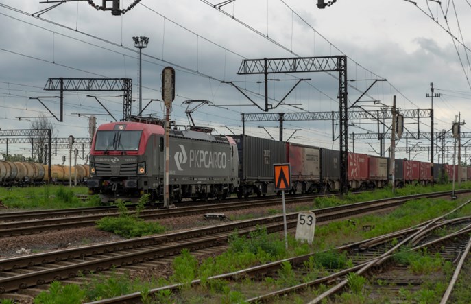 PLK zleci przebudowę sieci trakcyjnej na linii od Raciborza do Chałupek