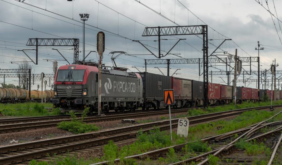 PLK zleci przebudowę sieci trakcyjnej na linii od Raciborza do Chałupek PLK zleci przebudowę sieci trakcyjnej na linii od Raciborza do Chałupek