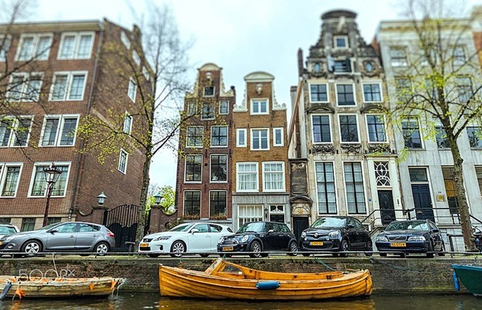 Amsterdam likwiduje ok. 10 tys. miejsc parkingowych
