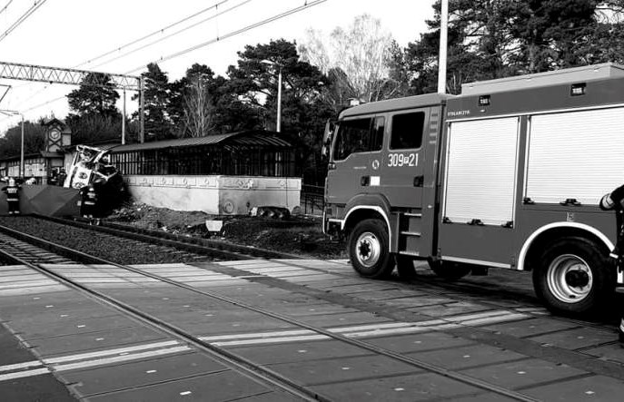 Prezydent odznaczył Złotym Krzyżem Zasługi ofiary wypadku karetki na przejeździe