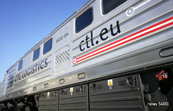 Pierwsza z kupionych przez CTL Logistics lokomotyw BR232 już na torach